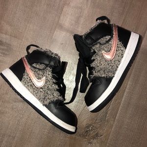 Like new Nike Jordans size 7 shoes